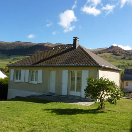 펜션 Gite Au Pied Du Puy Mary, 6 Pers, Terrasse, Jardin Clos, Animaux Acceptes, Randos & Ski A Proximite - Fr-1-742-370